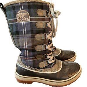 Sorel plaid waterproof lace up boots